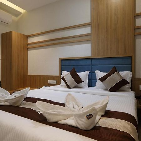 Hotel Decent Unjha Eksteriør bilde