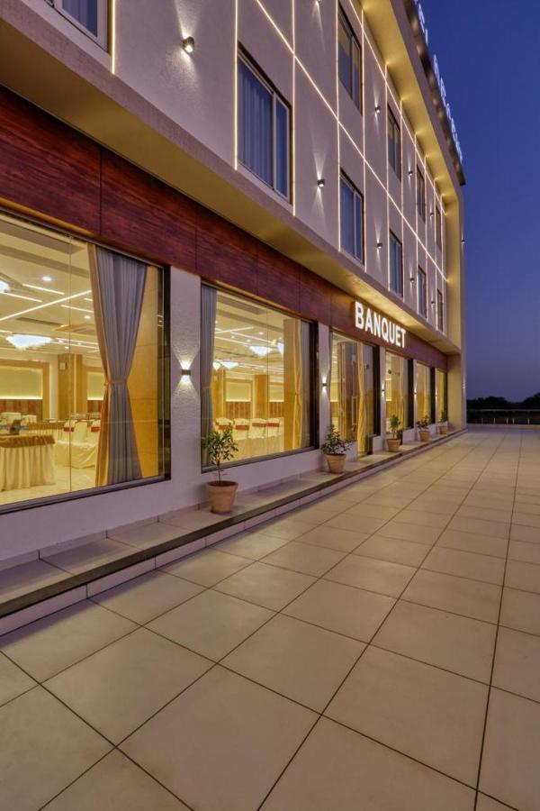 Hotel Decent Unjha Eksteriør bilde
