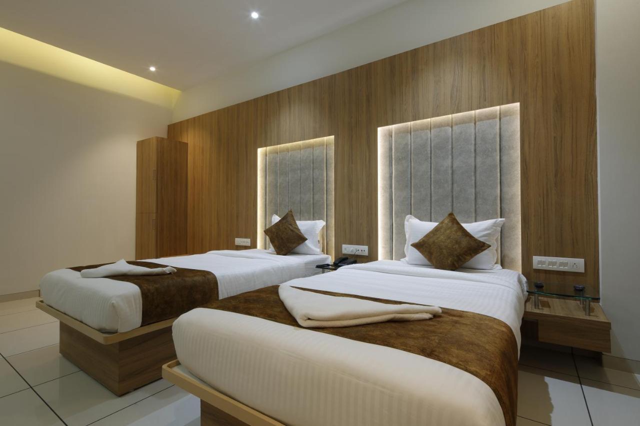 Hotel Decent Unjha Eksteriør bilde