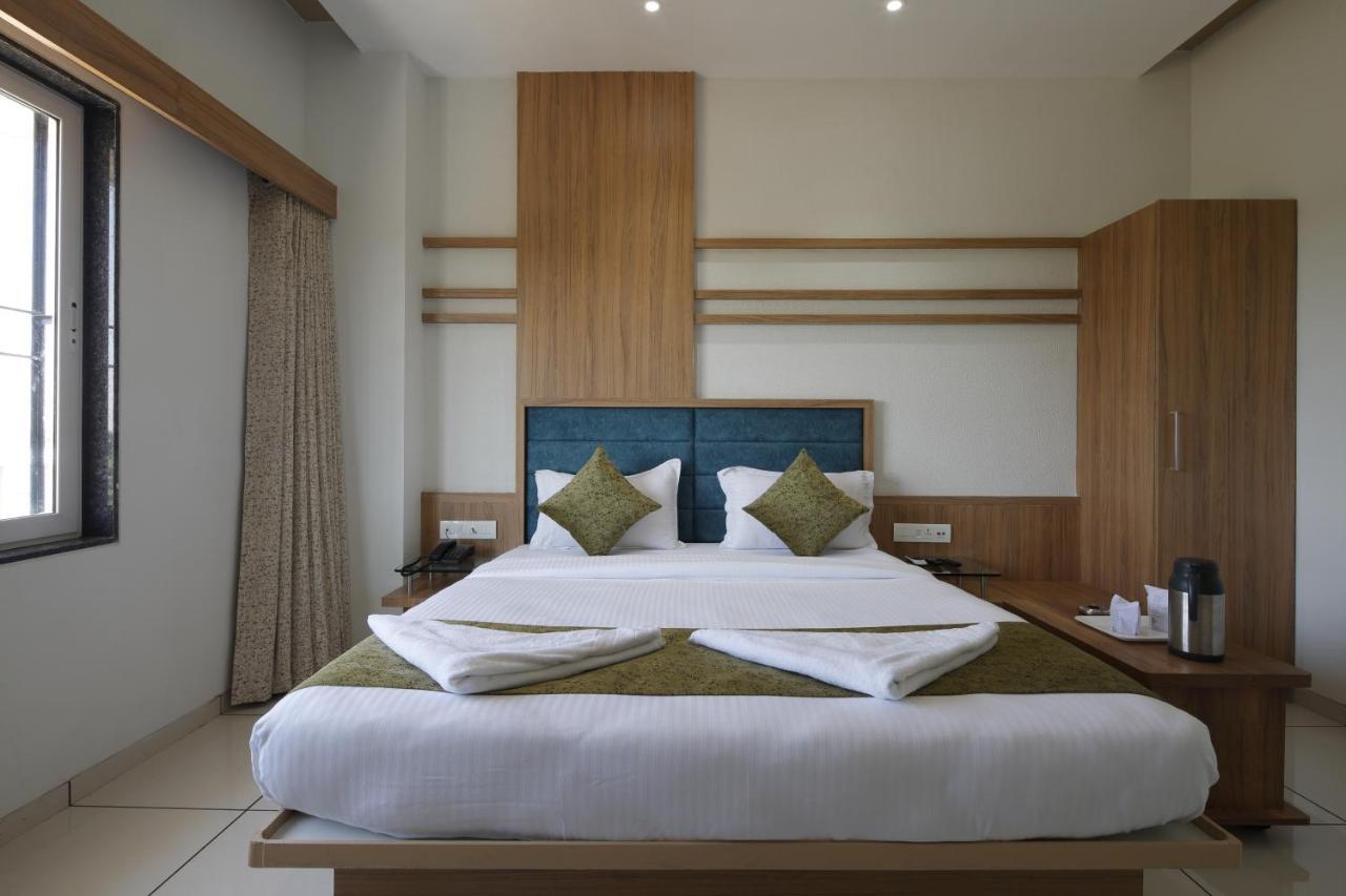 Hotel Decent Unjha Eksteriør bilde
