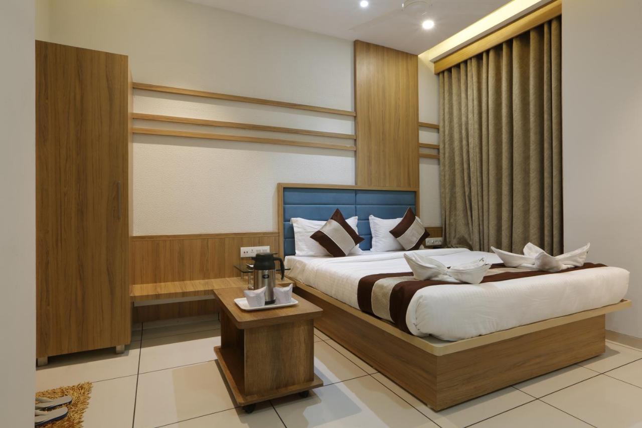 Hotel Decent Unjha Eksteriør bilde