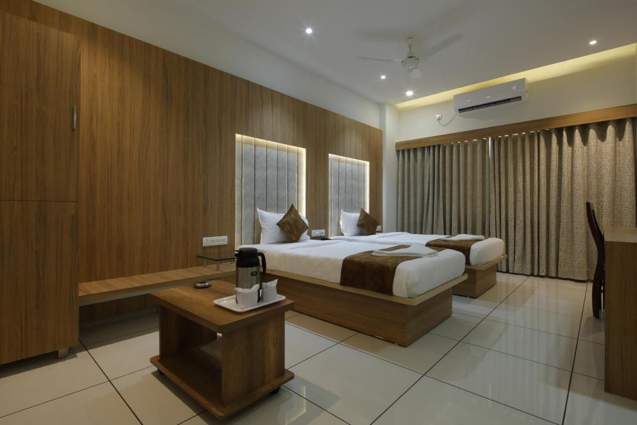 Hotel Decent Unjha Eksteriør bilde