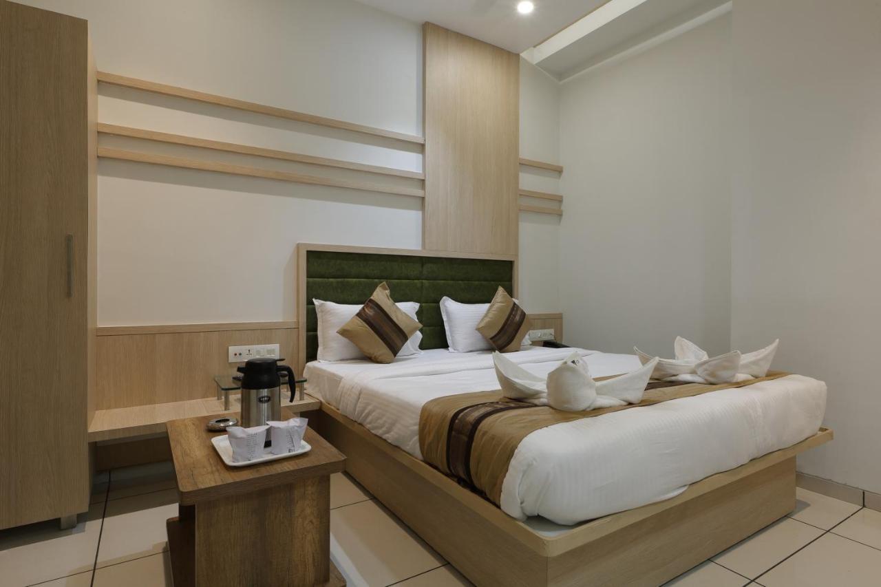 Hotel Decent Unjha Eksteriør bilde