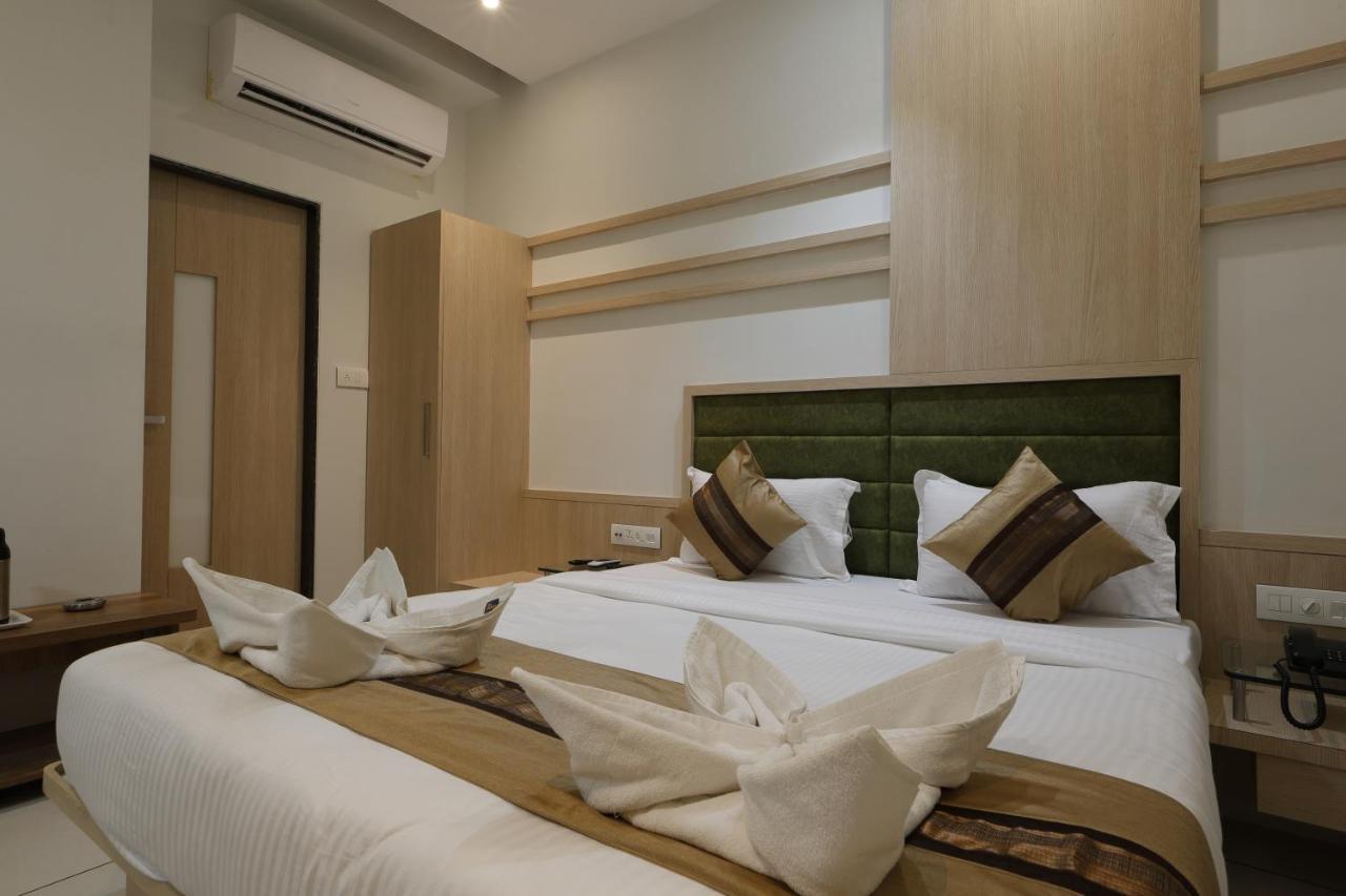 Hotel Decent Unjha Eksteriør bilde