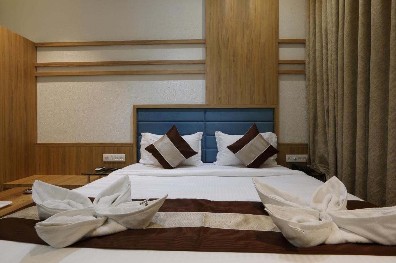 Hotel Decent Unjha Eksteriør bilde