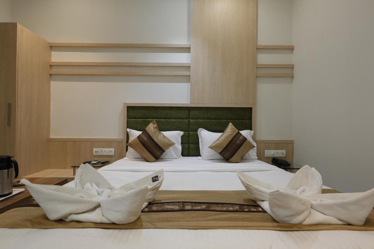 Hotel Decent Unjha Eksteriør bilde