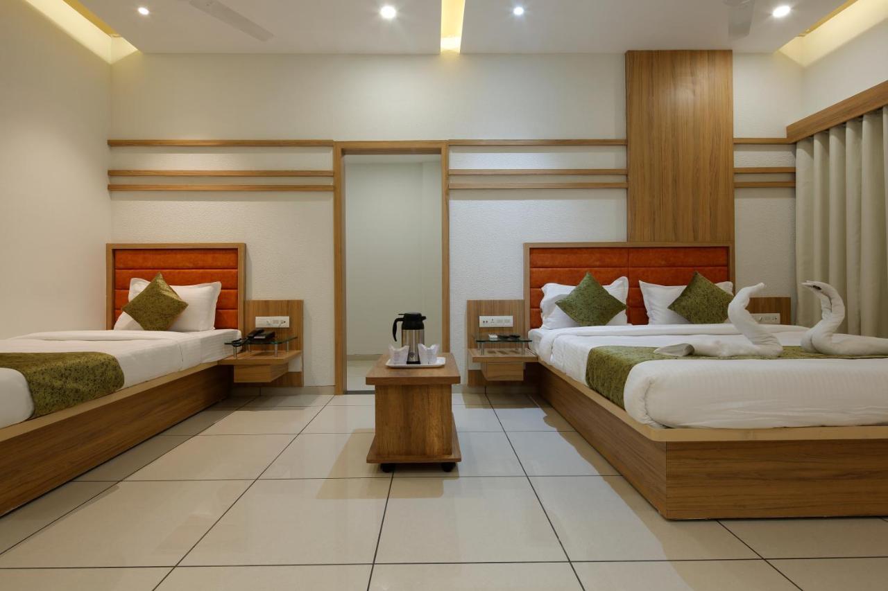 Hotel Decent Unjha Eksteriør bilde