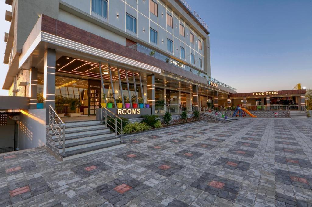 Hotel Decent Unjha Eksteriør bilde